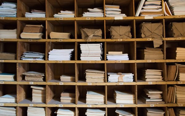 Comment choisir un papier peint pour une pièce sombre ?